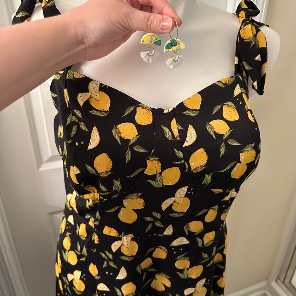 *Lemon earrings and dress*. Size 1X lemon dress. Lemon dress. Lemon earrings.